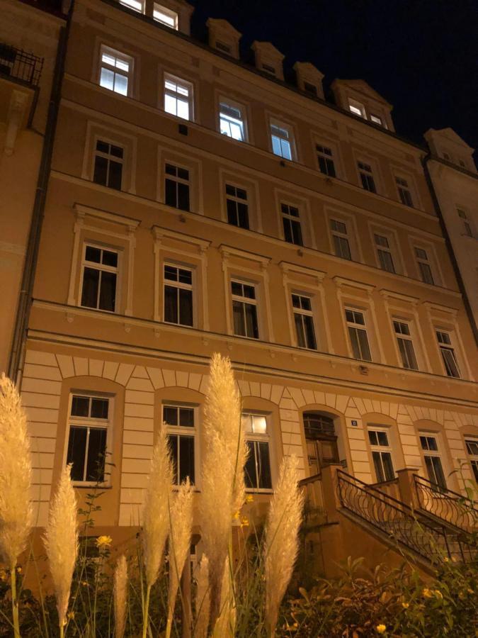 Byt S Krasnou Vyhlidkou Na Hotel Imperial 卡罗维发利 外观 照片