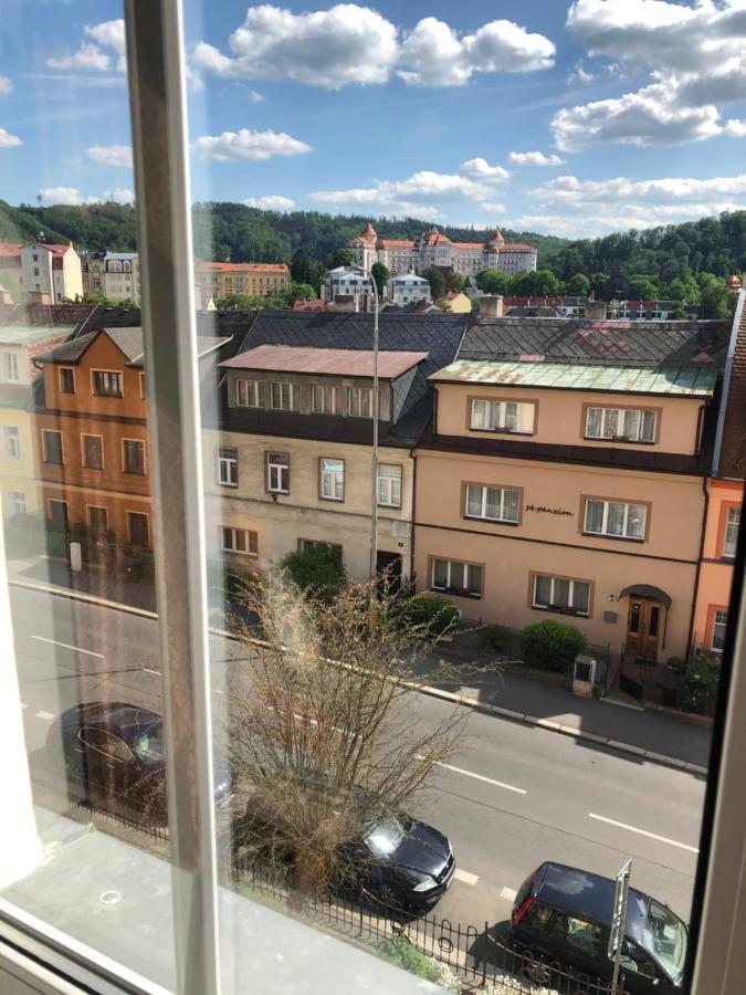 Byt S Krasnou Vyhlidkou Na Hotel Imperial 卡罗维发利 外观 照片